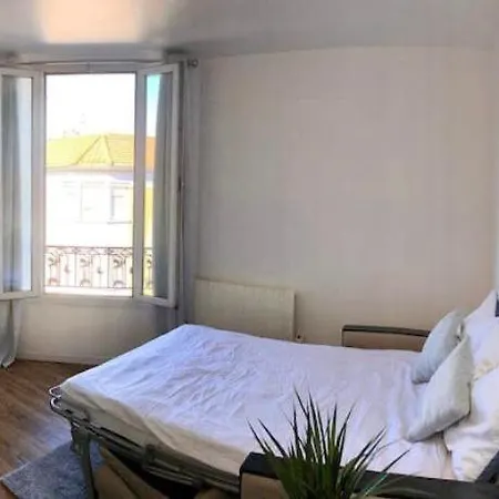 Confortable 2 Pieces Proche Paris Апартаменты *