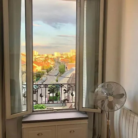 Confortable 2 Pieces Proche Paris Апартаменты *